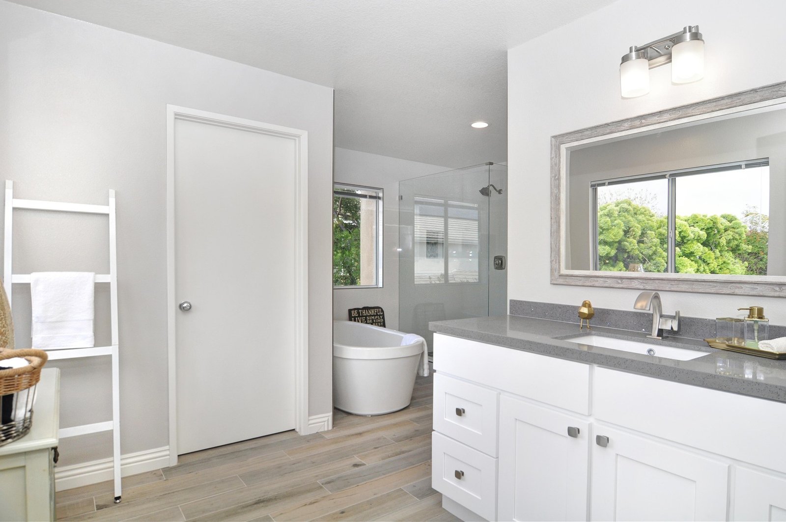 Baño moderno remodelado