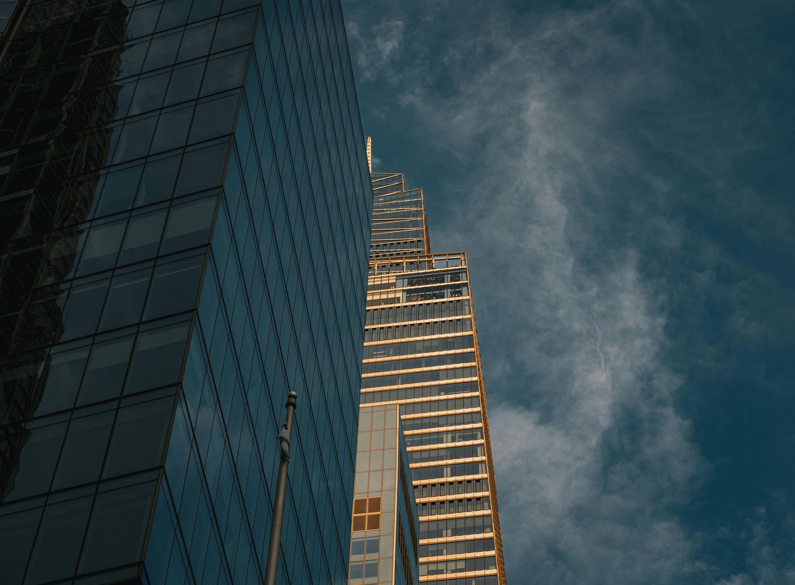 Edificio moderno en construcción